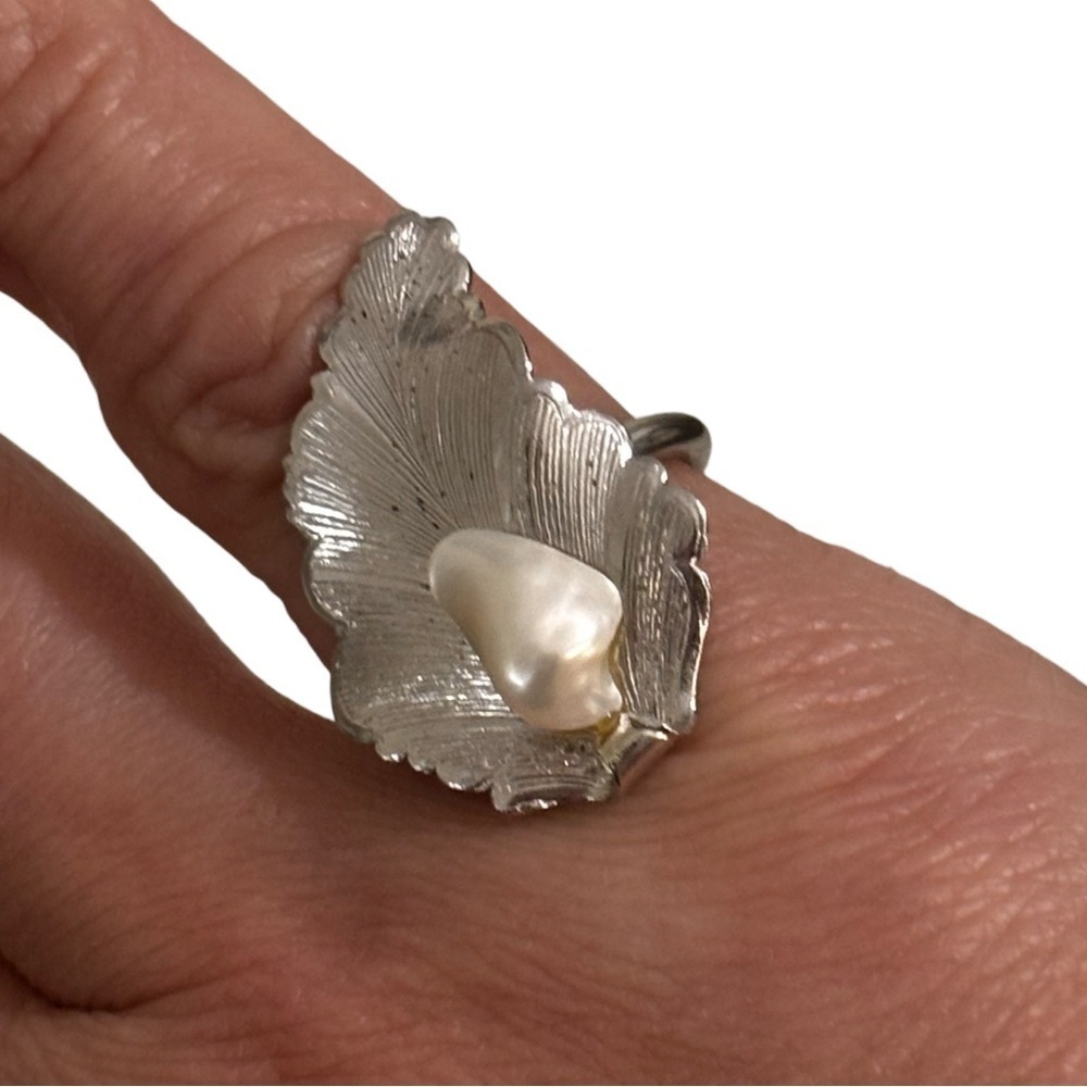 Sterling silver vintage ring with a real pearl on Lily pad size 5.5